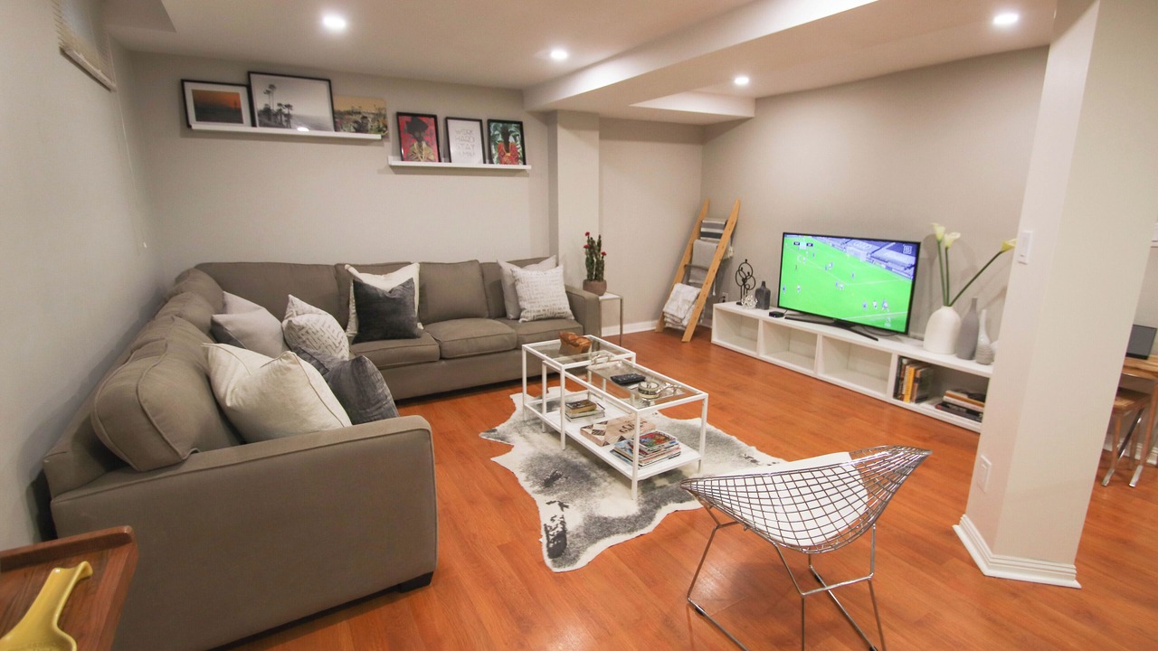 Photo of Livingroom in East Credit