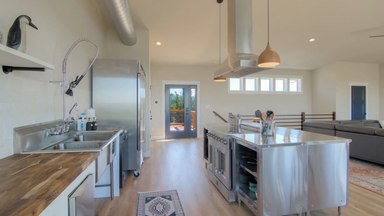 Photo of Kitchen in Canyon Lake