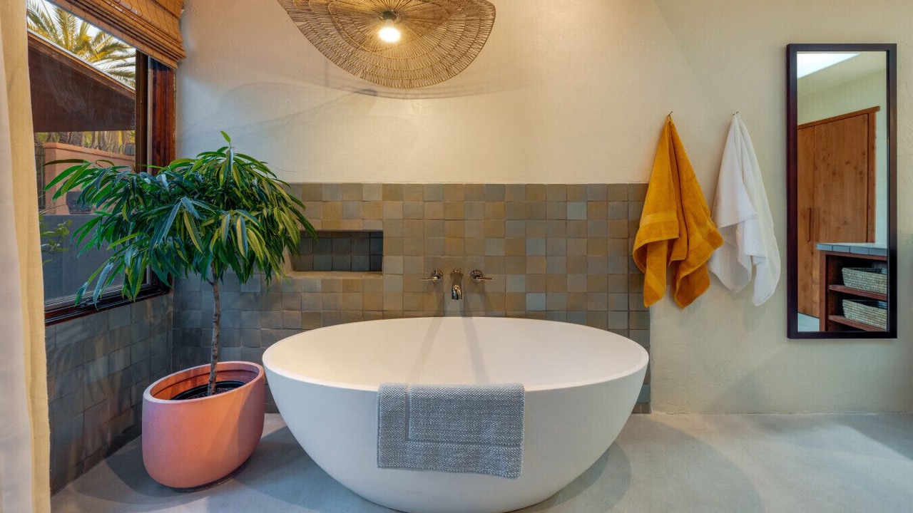 Photo of Bathroom in Sam Hughes