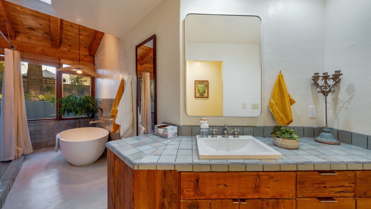 Photo of Bathroom in Sam Hughes