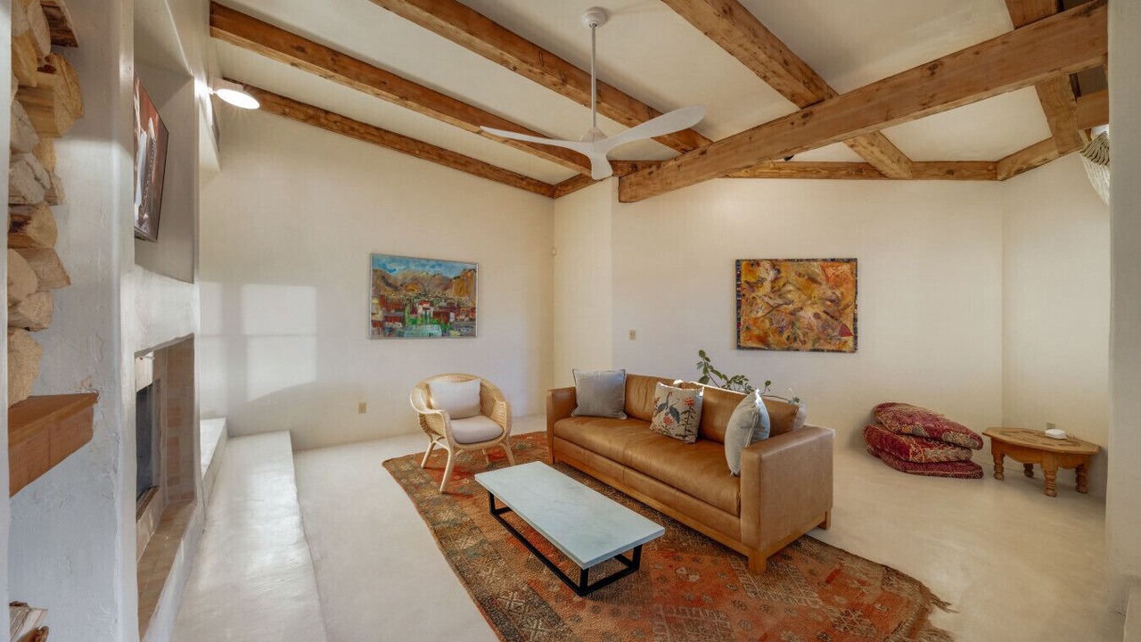 Photo of Livingroom in Sam Hughes