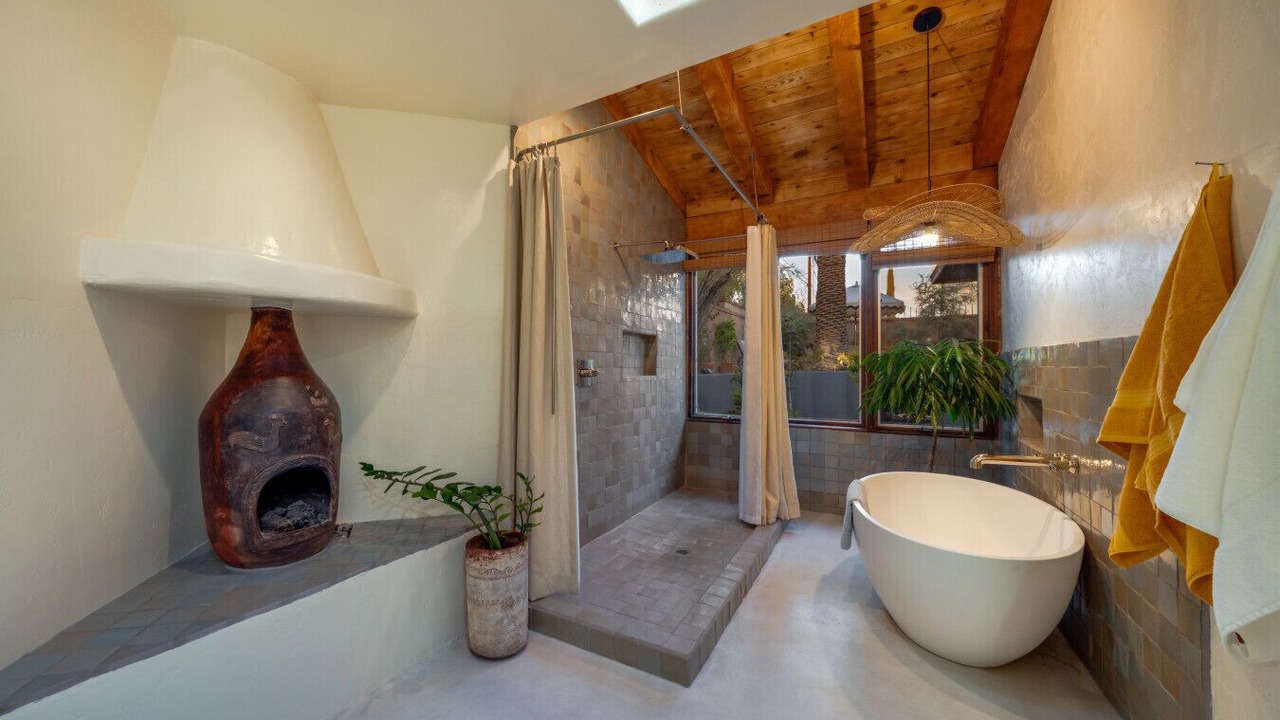Photo of Bathroom in Sam Hughes
