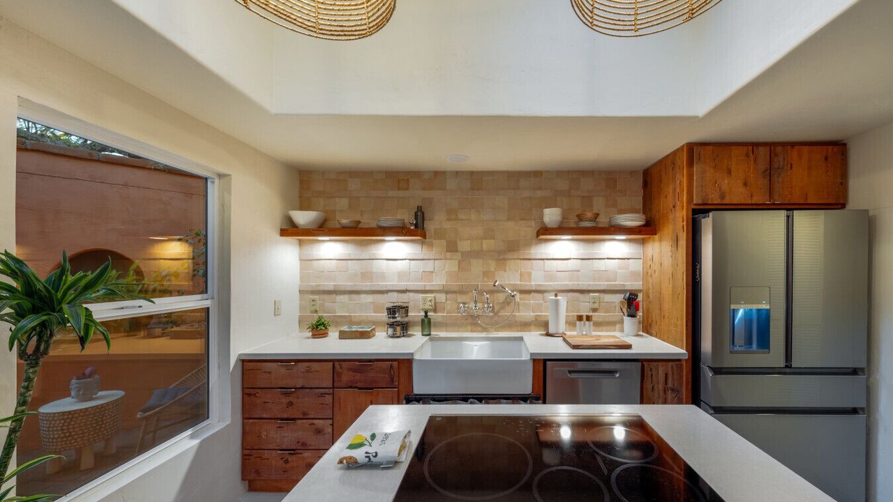 Photo of Others in Sam Hughes