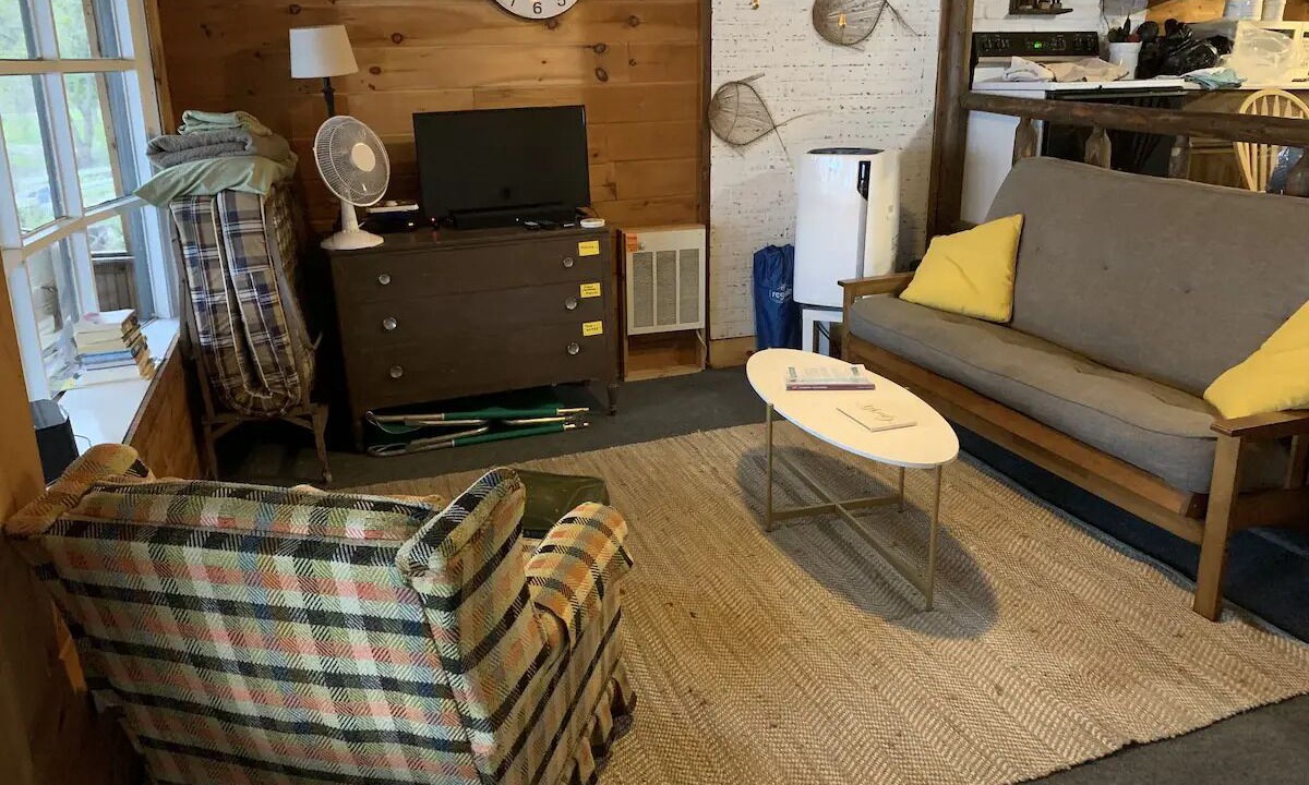 Photo of Livingroom in Brier Hill