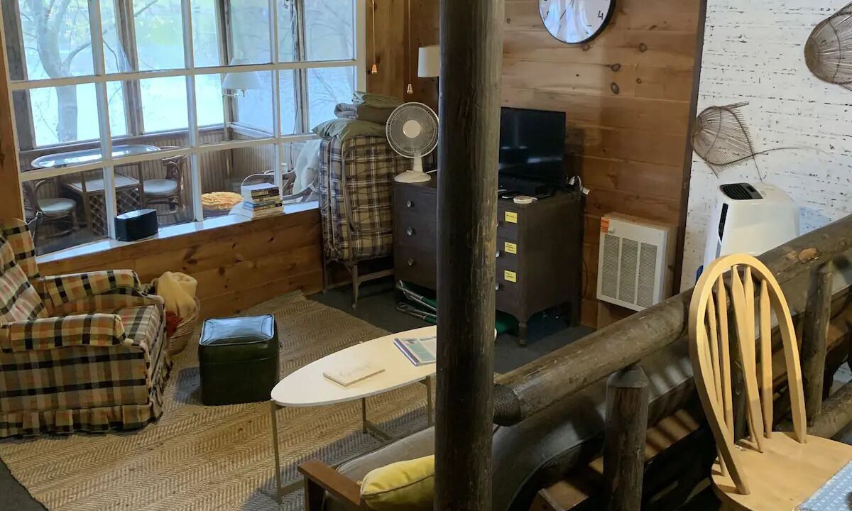Photo of Livingroom in Brier Hill