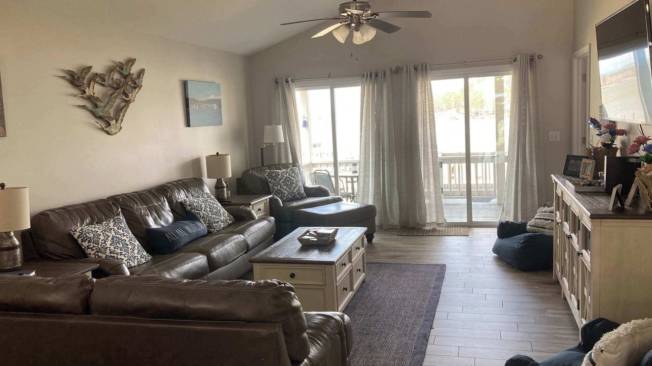 Photo of Livingroom in Leesburg