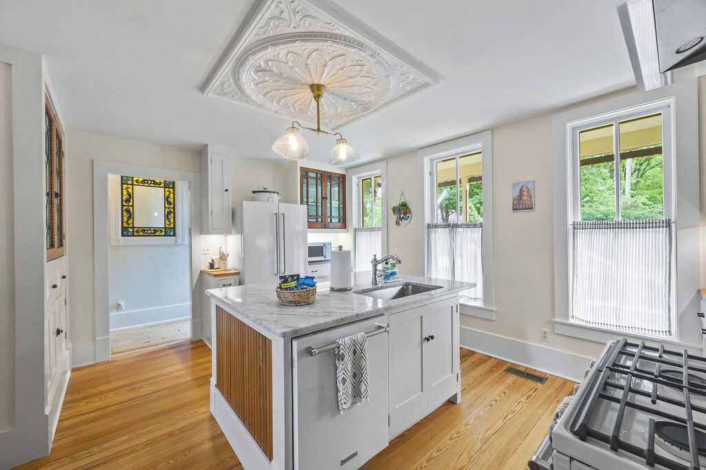 Photo of Kitchen in Eureka Springs Historic District