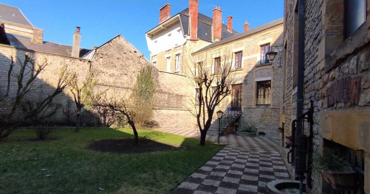 Photo of Outdoor in Sedan