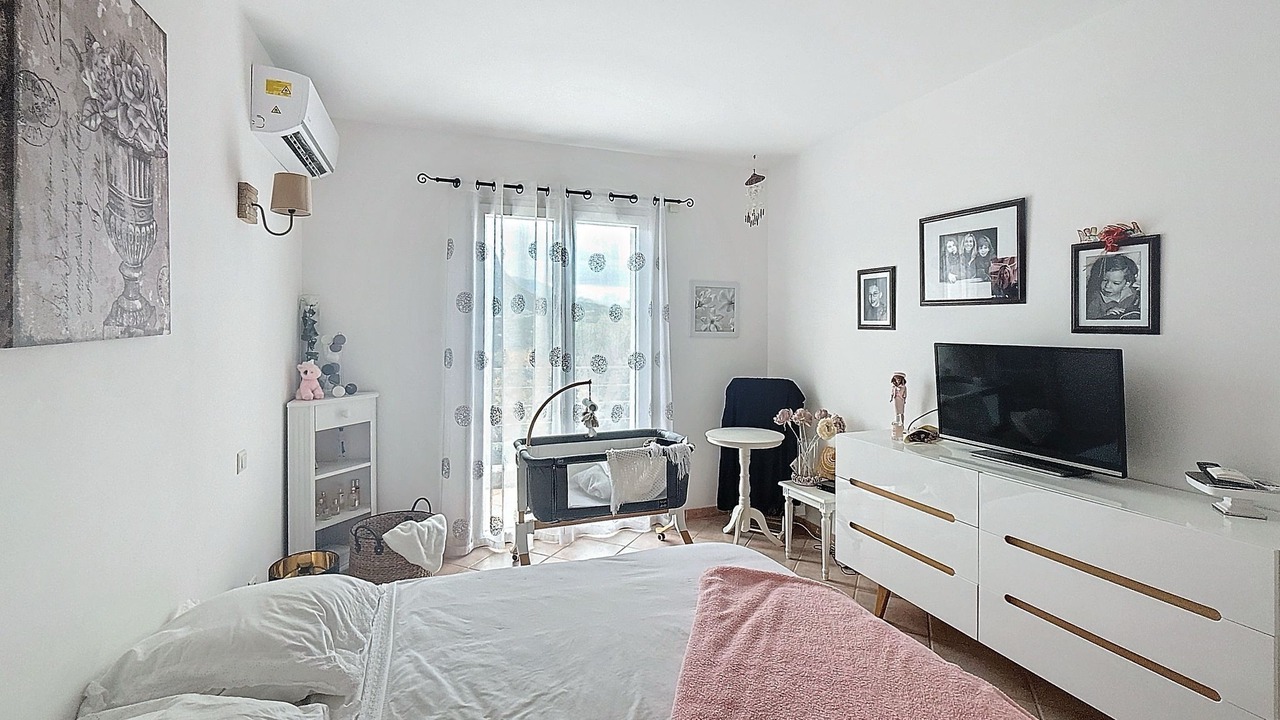 Photo of Bedroom in Alata