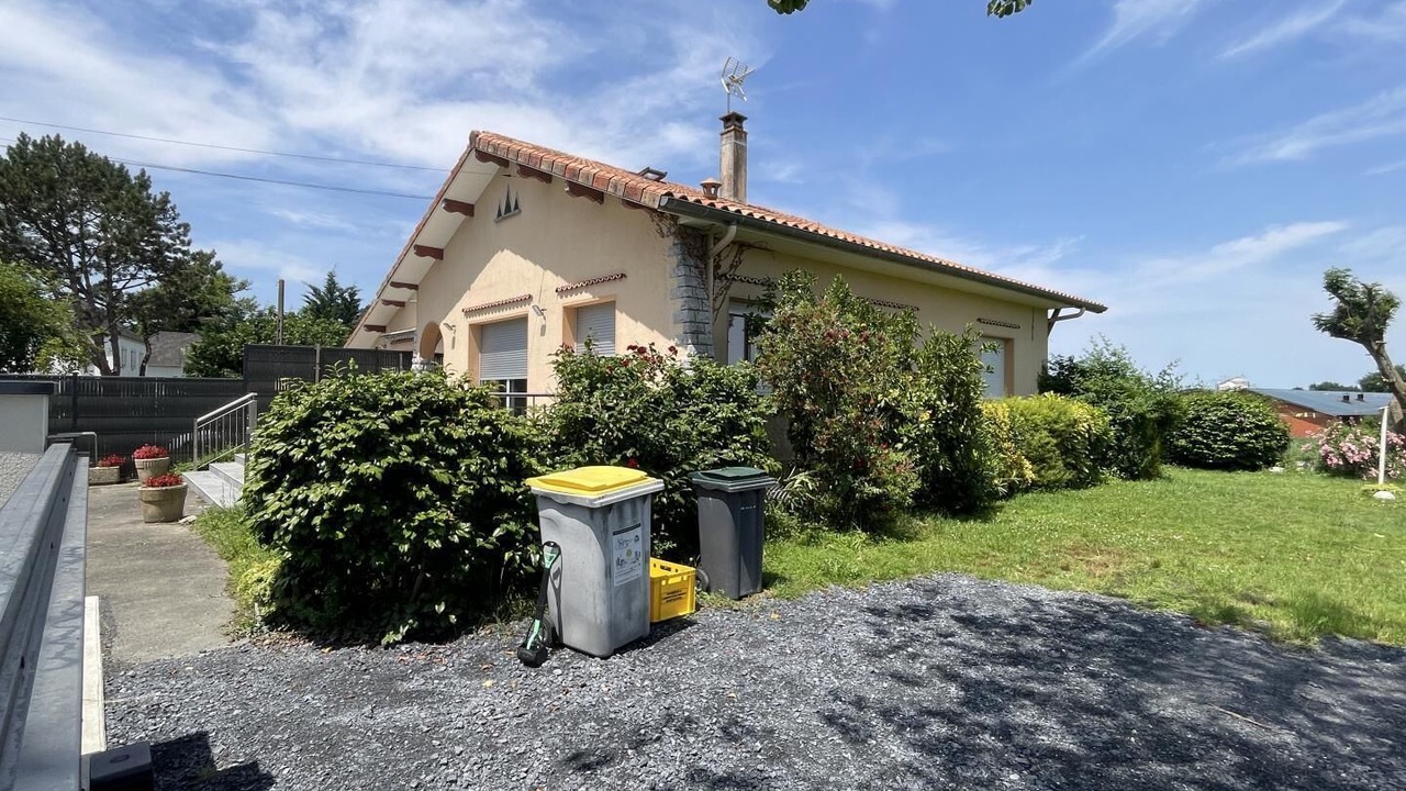 Photo of Others in Bougarber