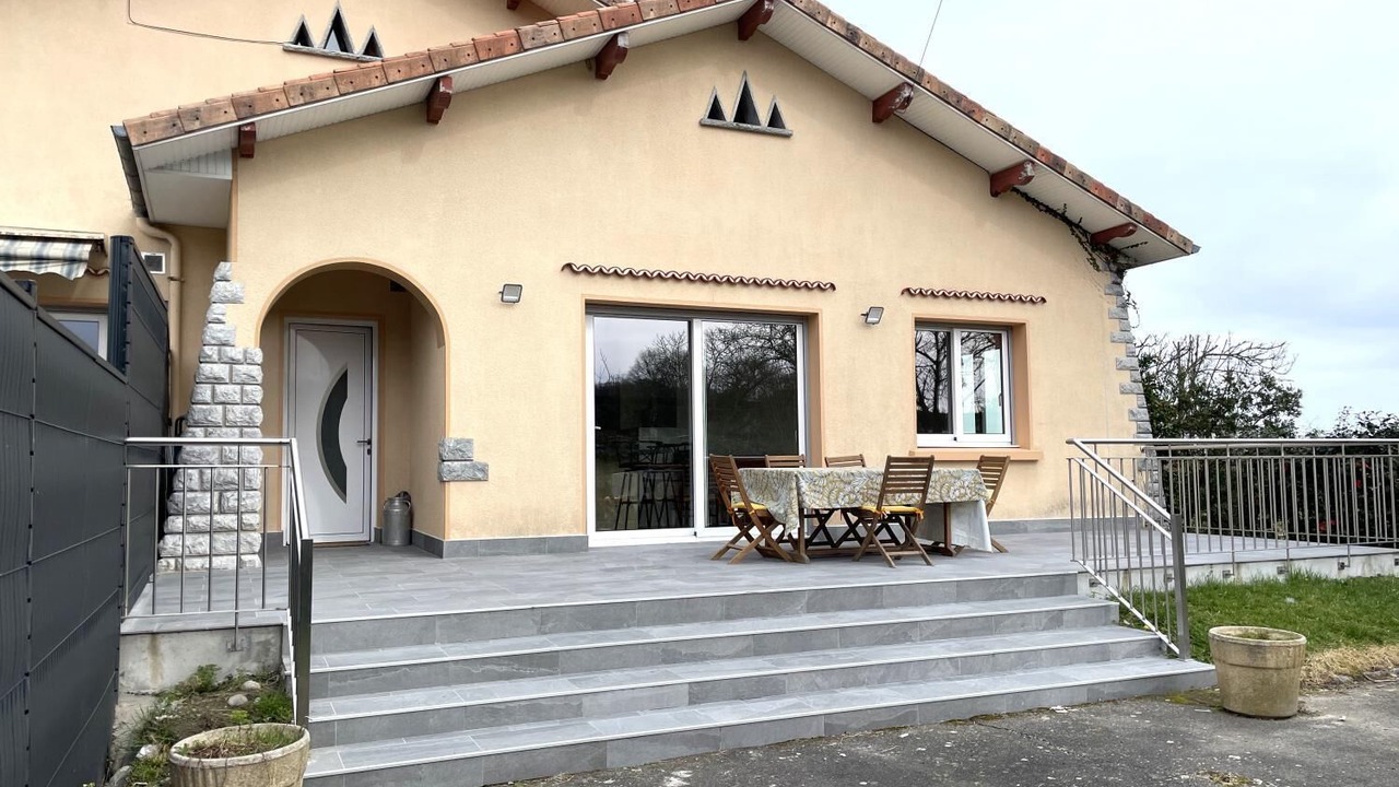 Photo of Outdoor in Bougarber