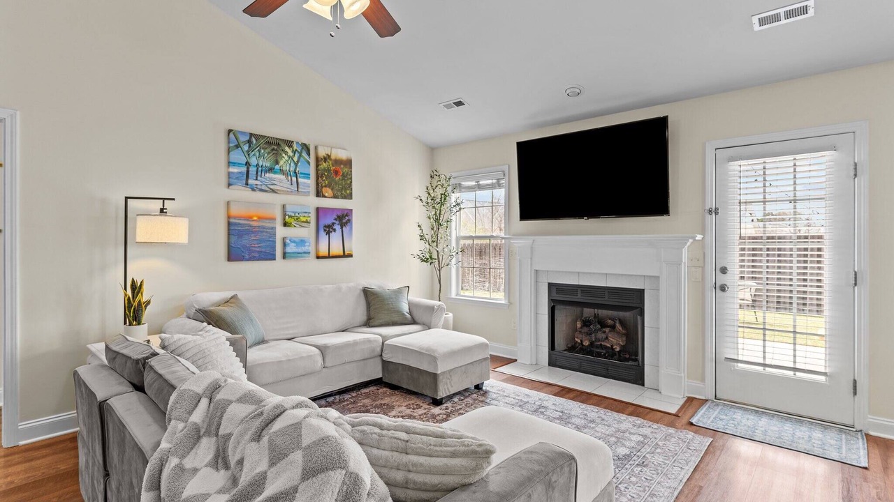 Photo of Livingroom in Murraysville