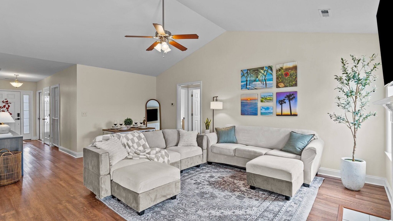 Photo of Livingroom in Murraysville
