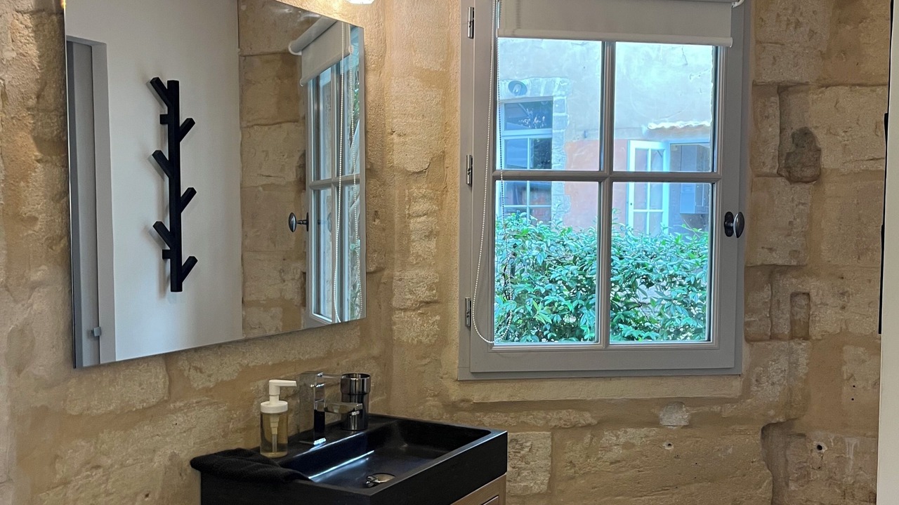 Photo of Bathroom in Avignon City Centre