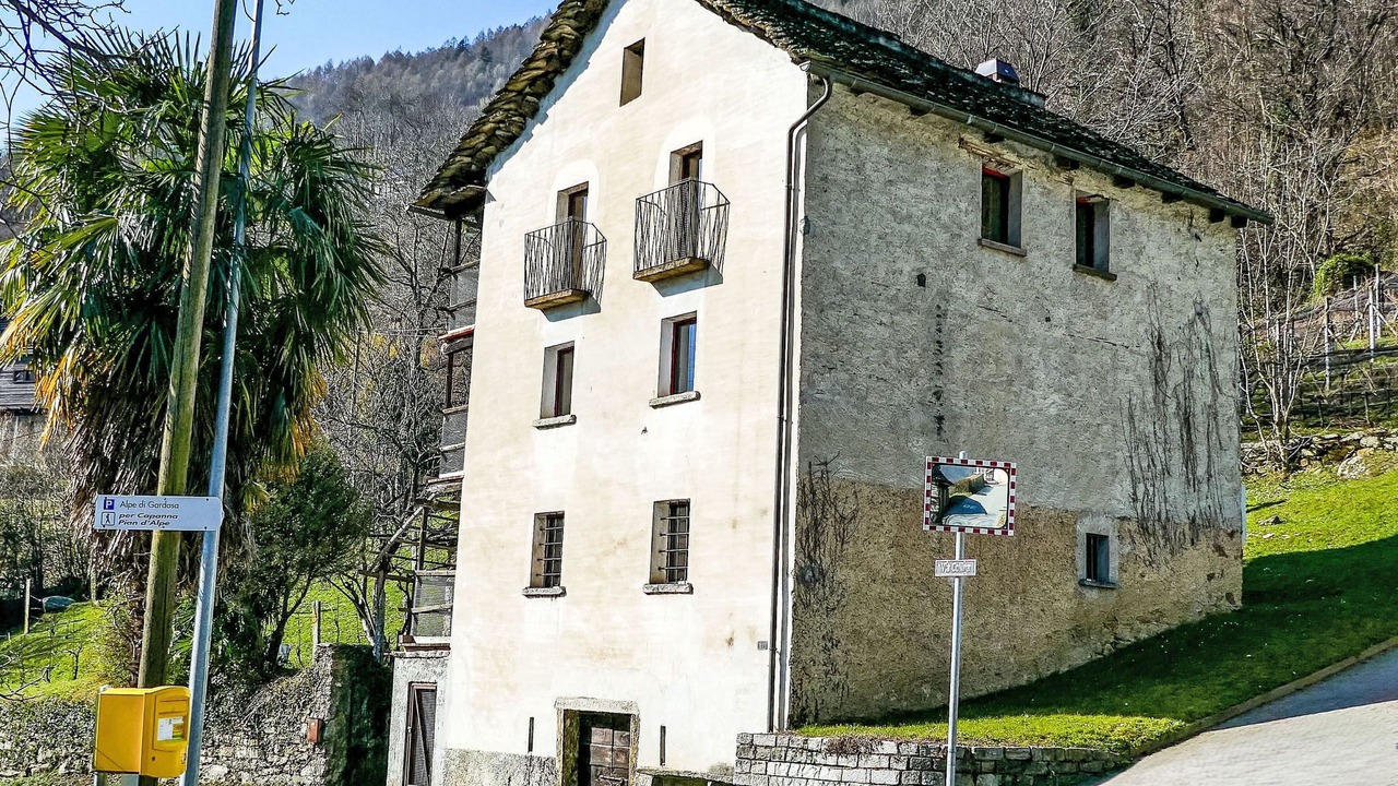 Photo of Others in Semione