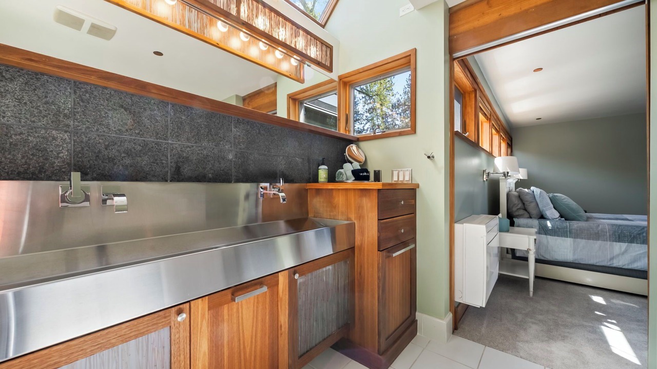 Photo of Others in Sisters