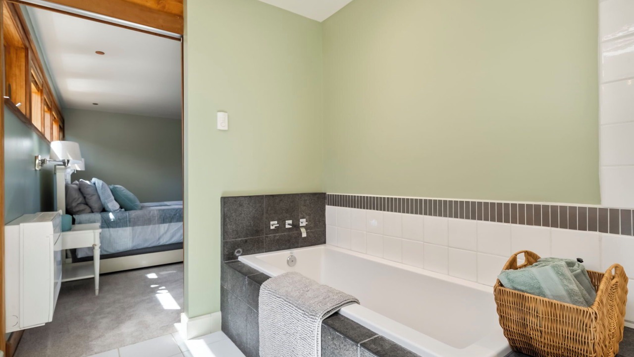 Photo of Bathroom in Sisters