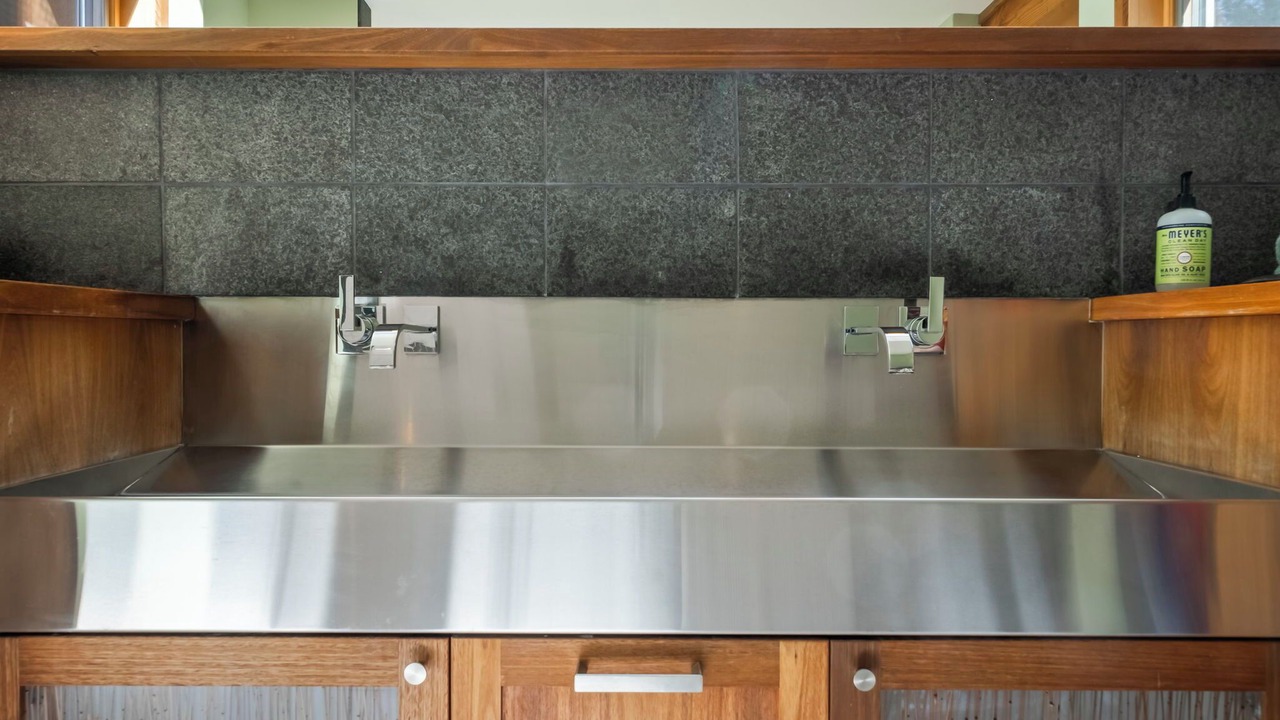 Photo of Others in Sisters