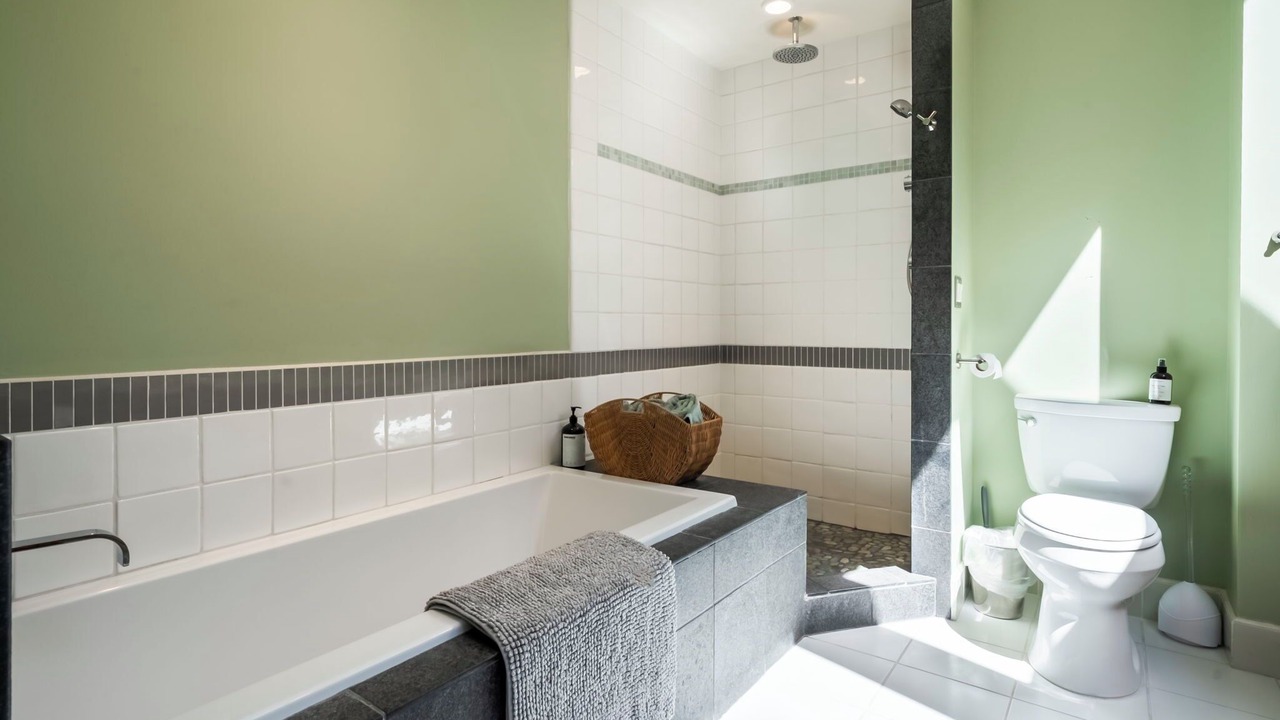 Photo of Bathroom in Sisters