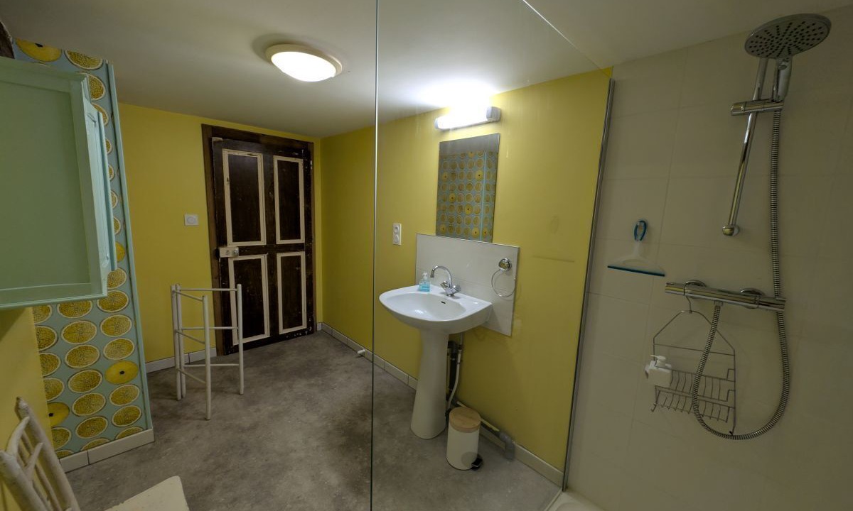 Photo of Bathroom in Pouru-Saint-Remy