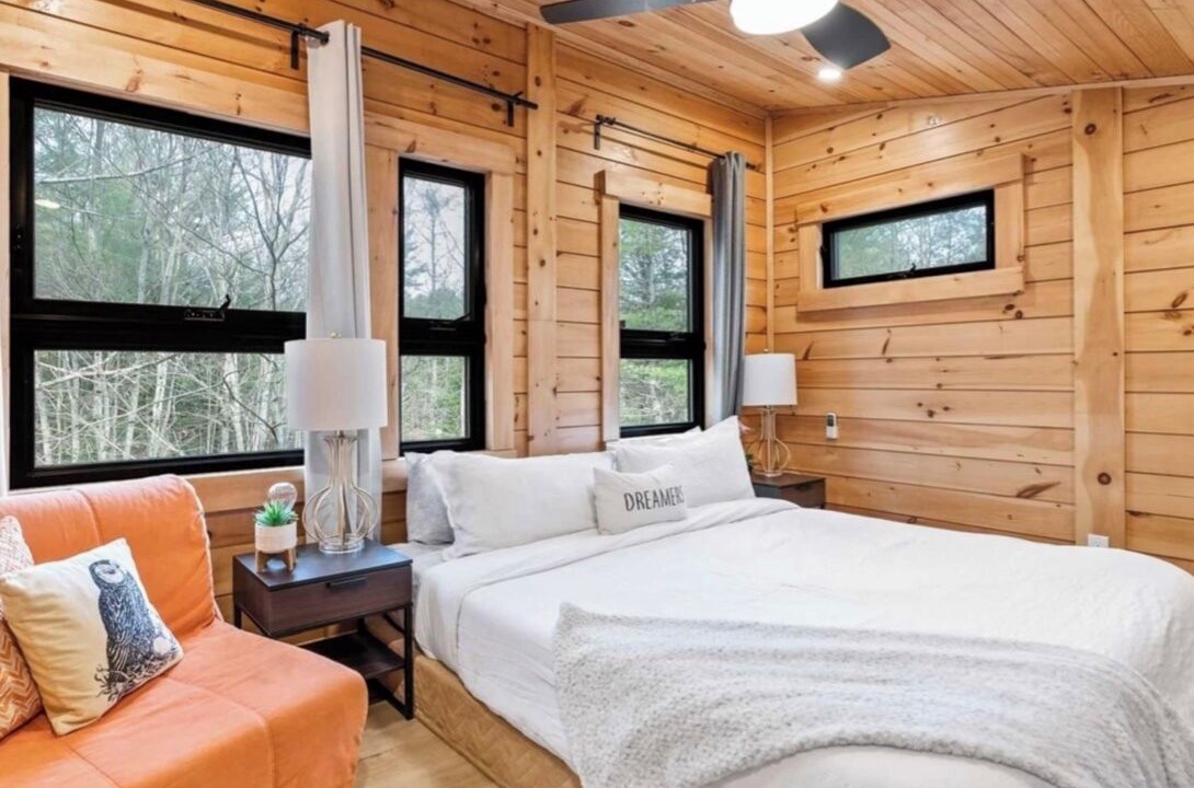 Photo of Bedroom in Gravenhurst