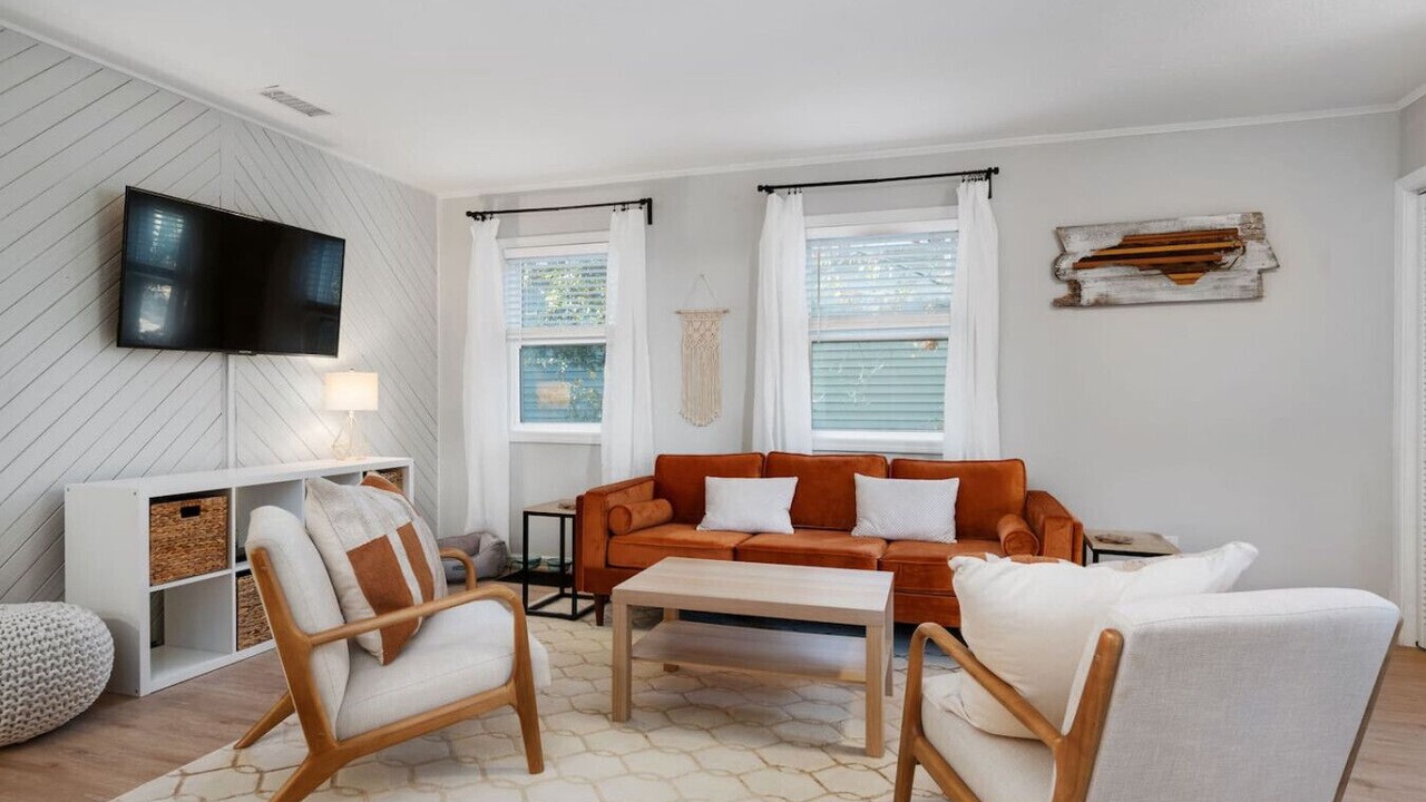 Photo of Livingroom in Colington Harbour