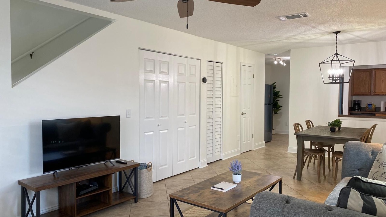 Photo of Livingroom in Dolphin's Cove