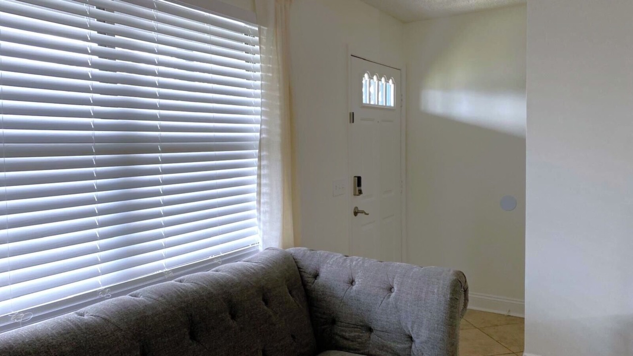 Photo of Livingroom in Dolphin's Cove