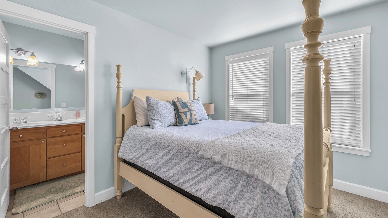 Photo of Bedroom in Roads End