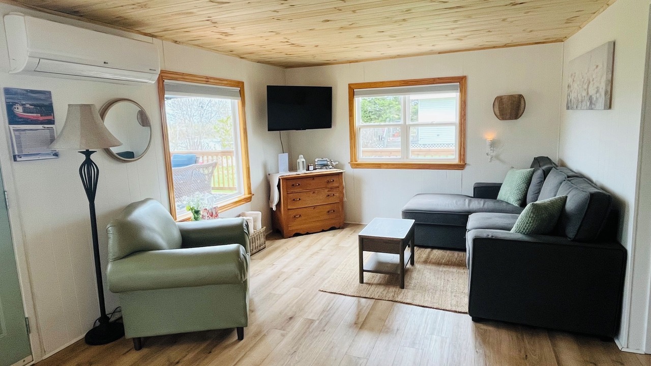 Photo of Livingroom in Mill River East