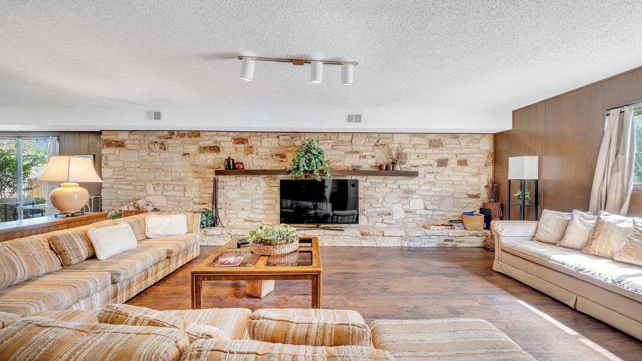 Photo of Livingroom in Universal City