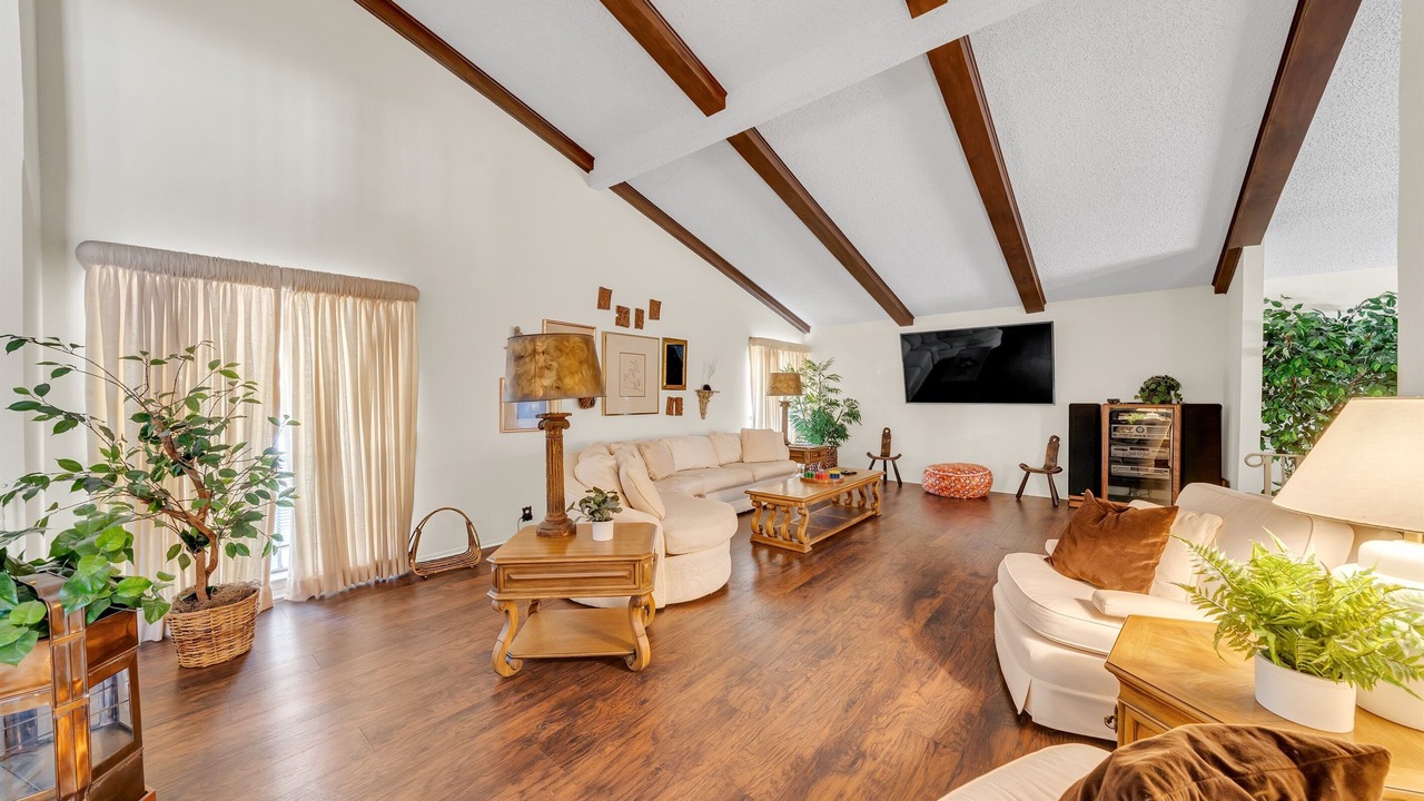 Photo of Livingroom in Universal City