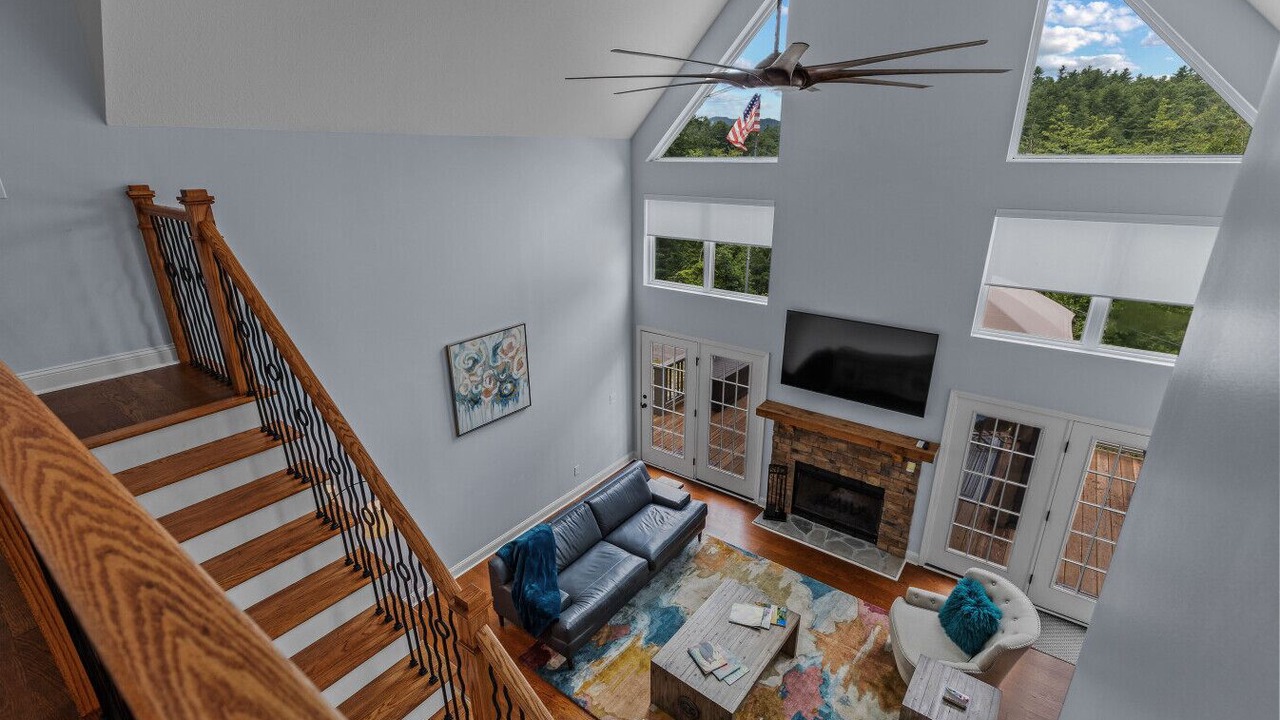 Photo of Livingroom in Cullowhee
