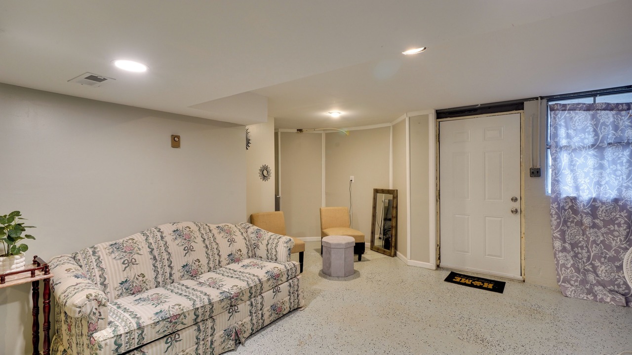 Photo of Livingroom in South Boston