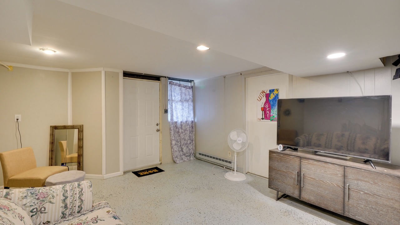 Photo of Livingroom in South Boston