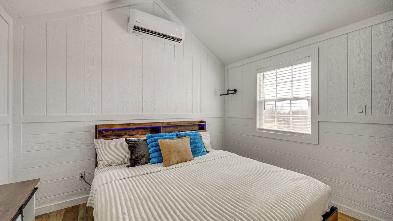 Photo of Bedroom in Cotulla