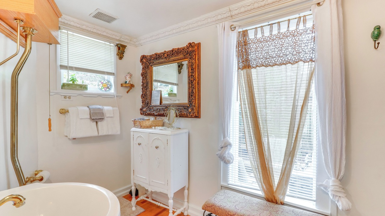 Photo of Bathroom in Eureka Springs Historic District