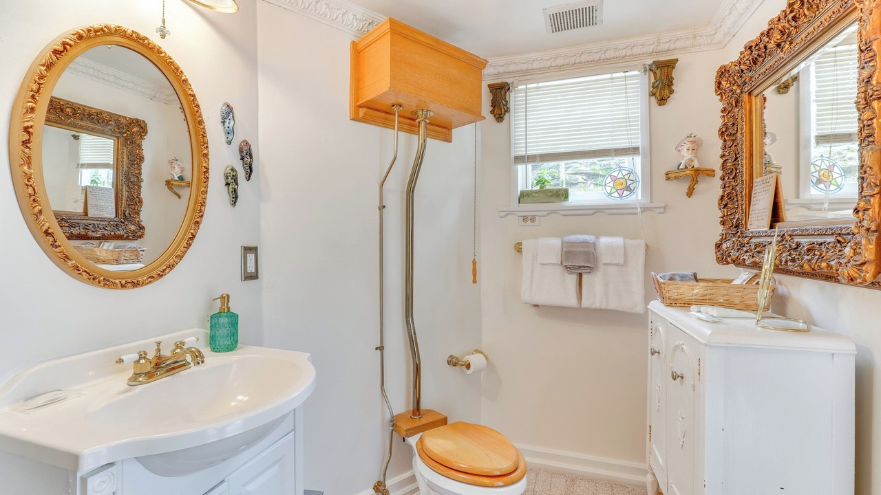 Photo of Bathroom in Eureka Springs Historic District