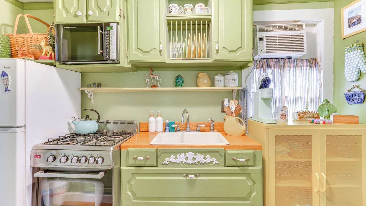 Photo of Kitchen in Eureka Springs Historic District