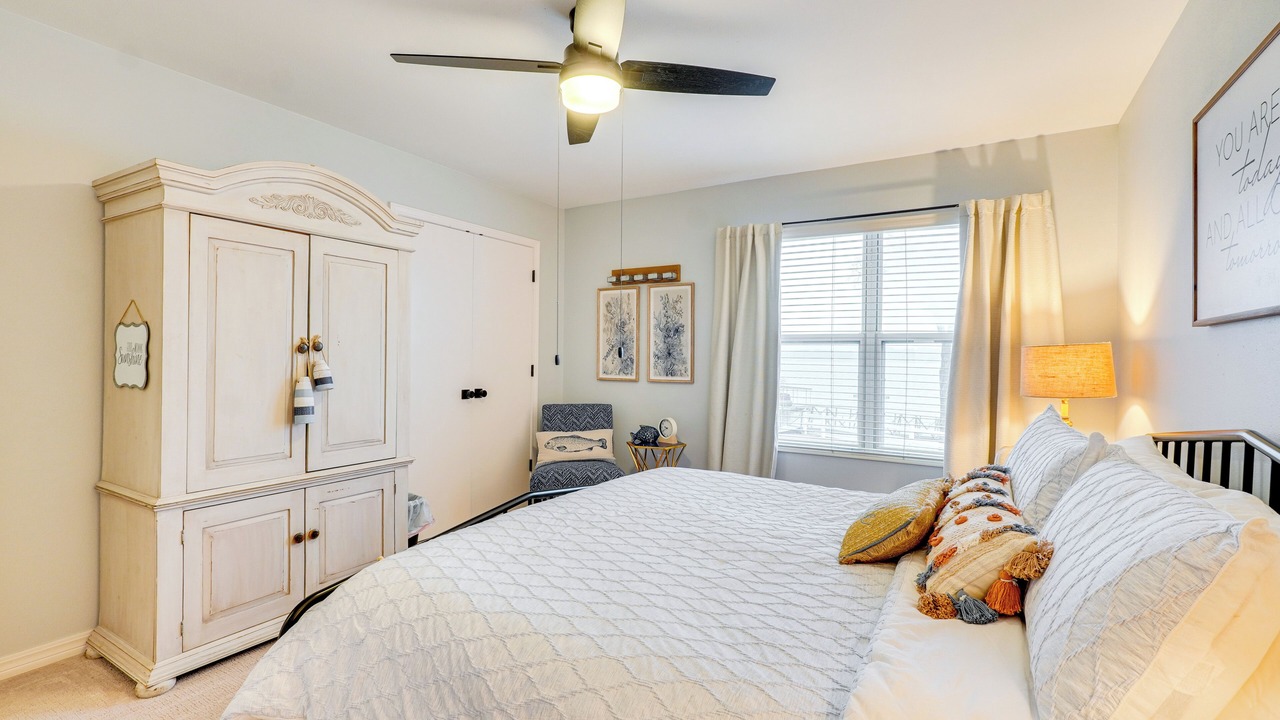 Photo of Bedroom in Grove