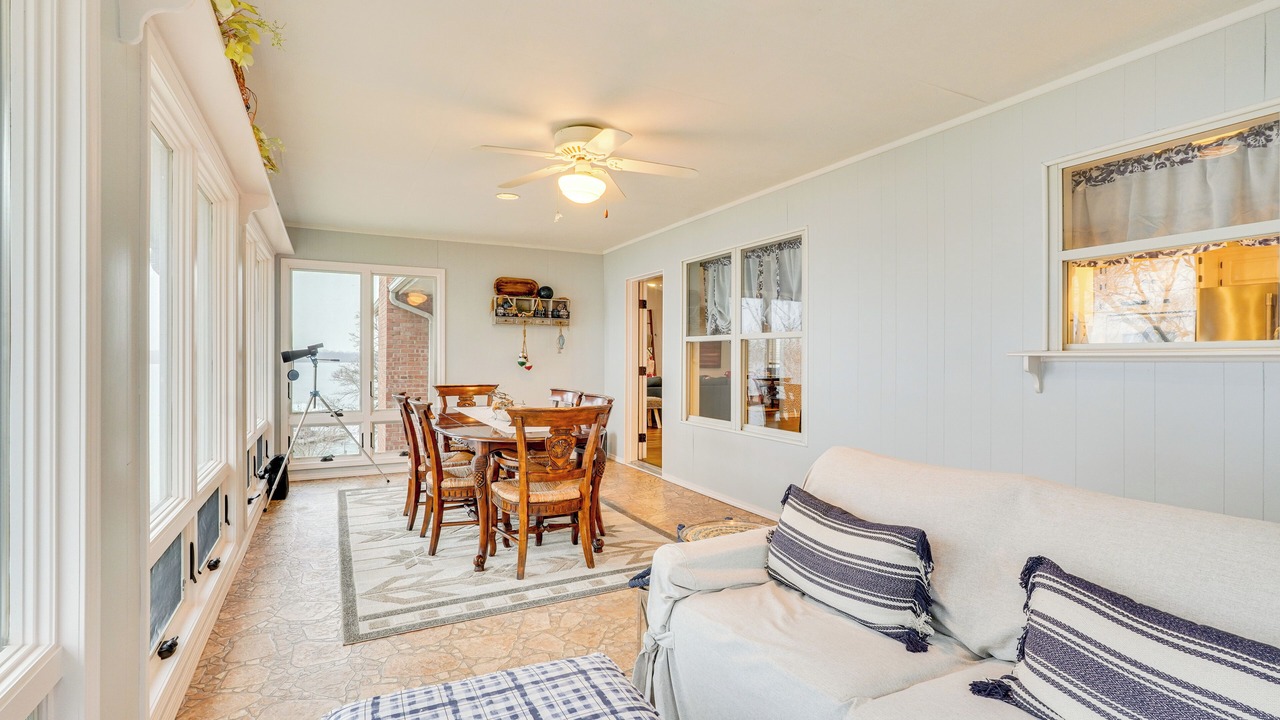 Photo of Livingroom in Grove