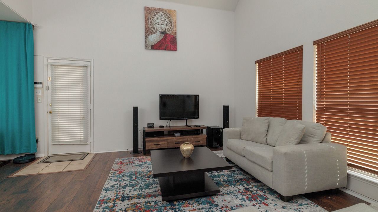 Photo of Livingroom in Euless