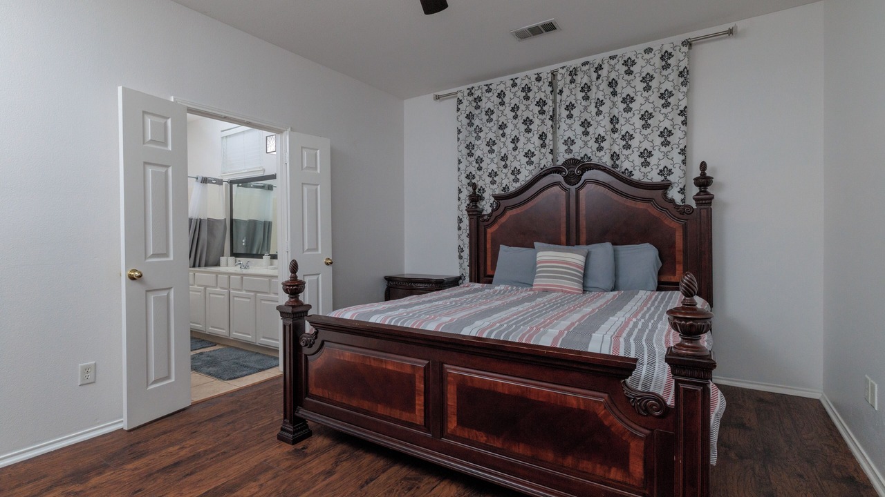 Photo of Bedroom in Euless