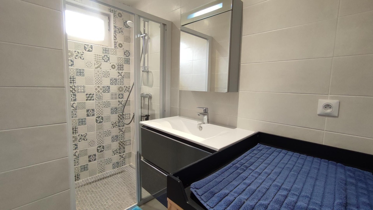 Photo of Bathroom in Canville-les-Deux-Eglises
