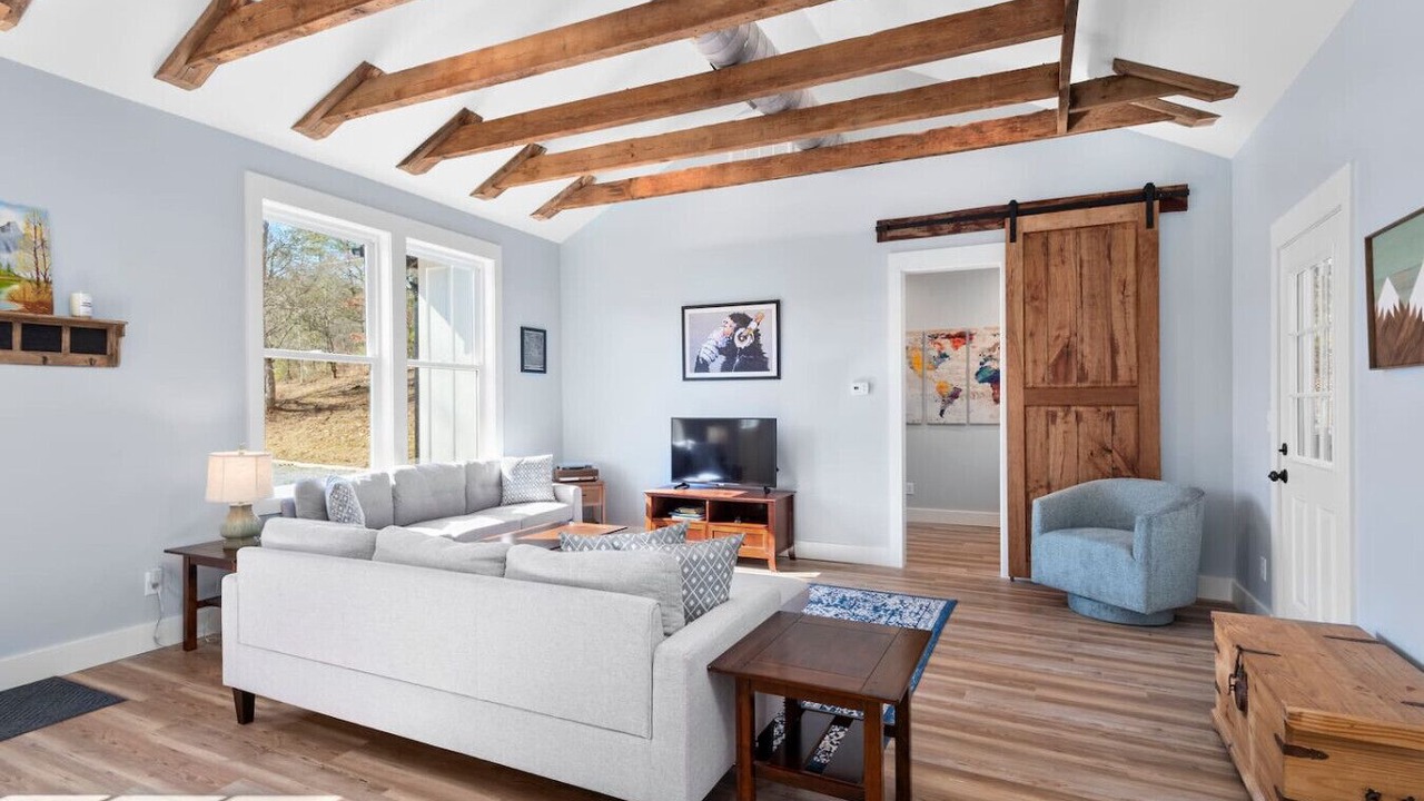 Photo of Livingroom in Old Fort