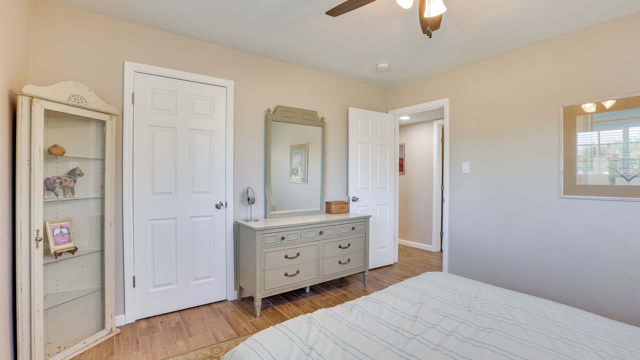 Photo of Bedroom in Paradise Valley Village