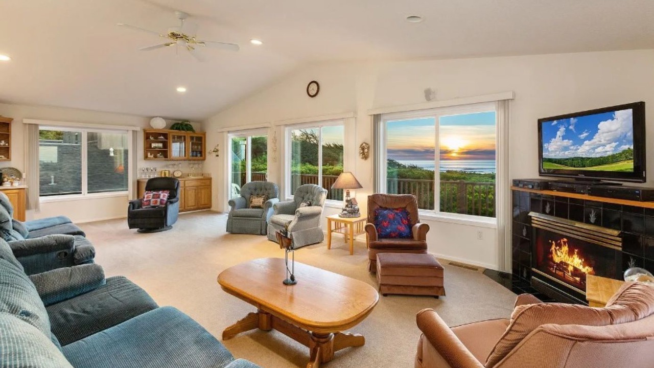 Photo of Livingroom in Rockaway Beach