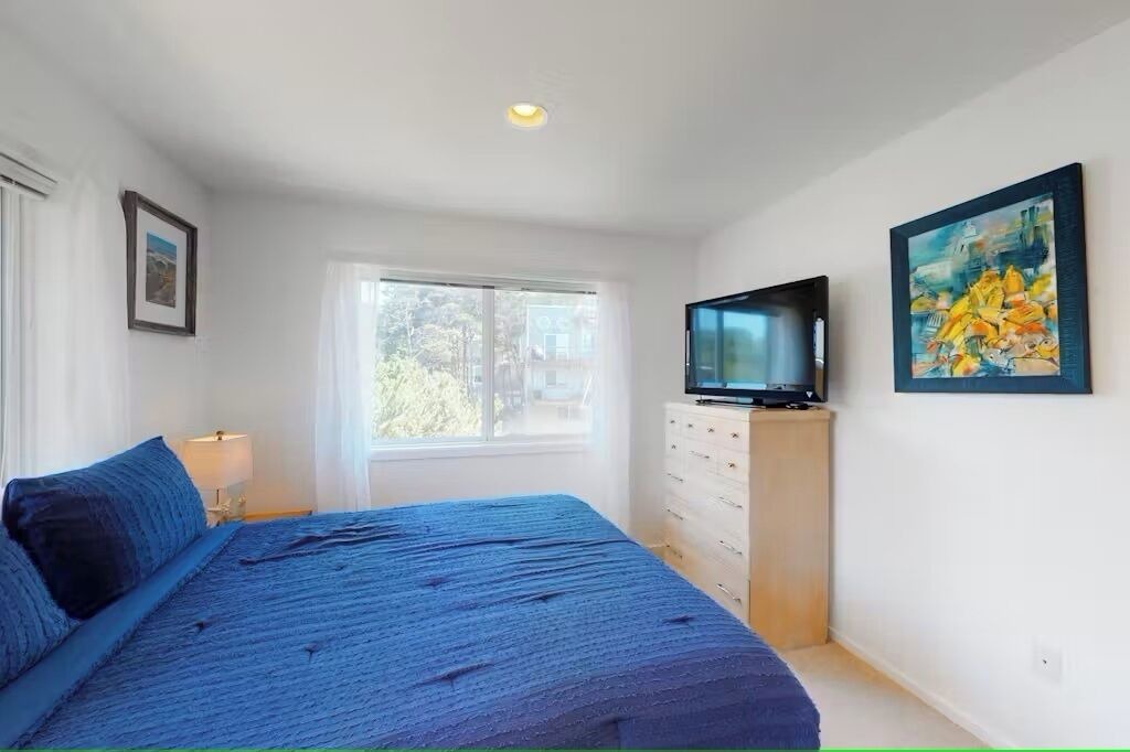 Photo of Bedroom in Rockaway Beach