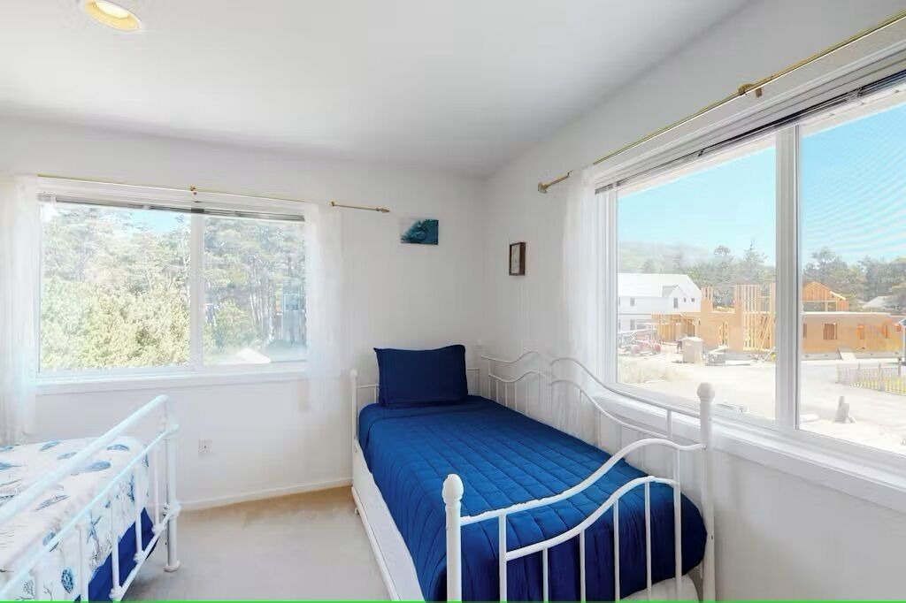 Photo of Bedroom in Rockaway Beach