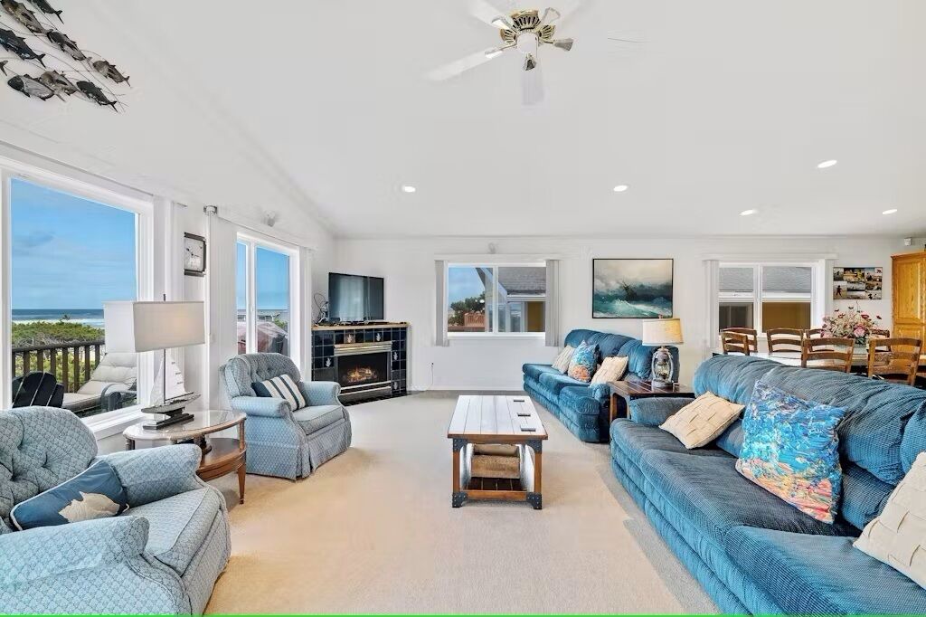Photo of Livingroom in Rockaway Beach